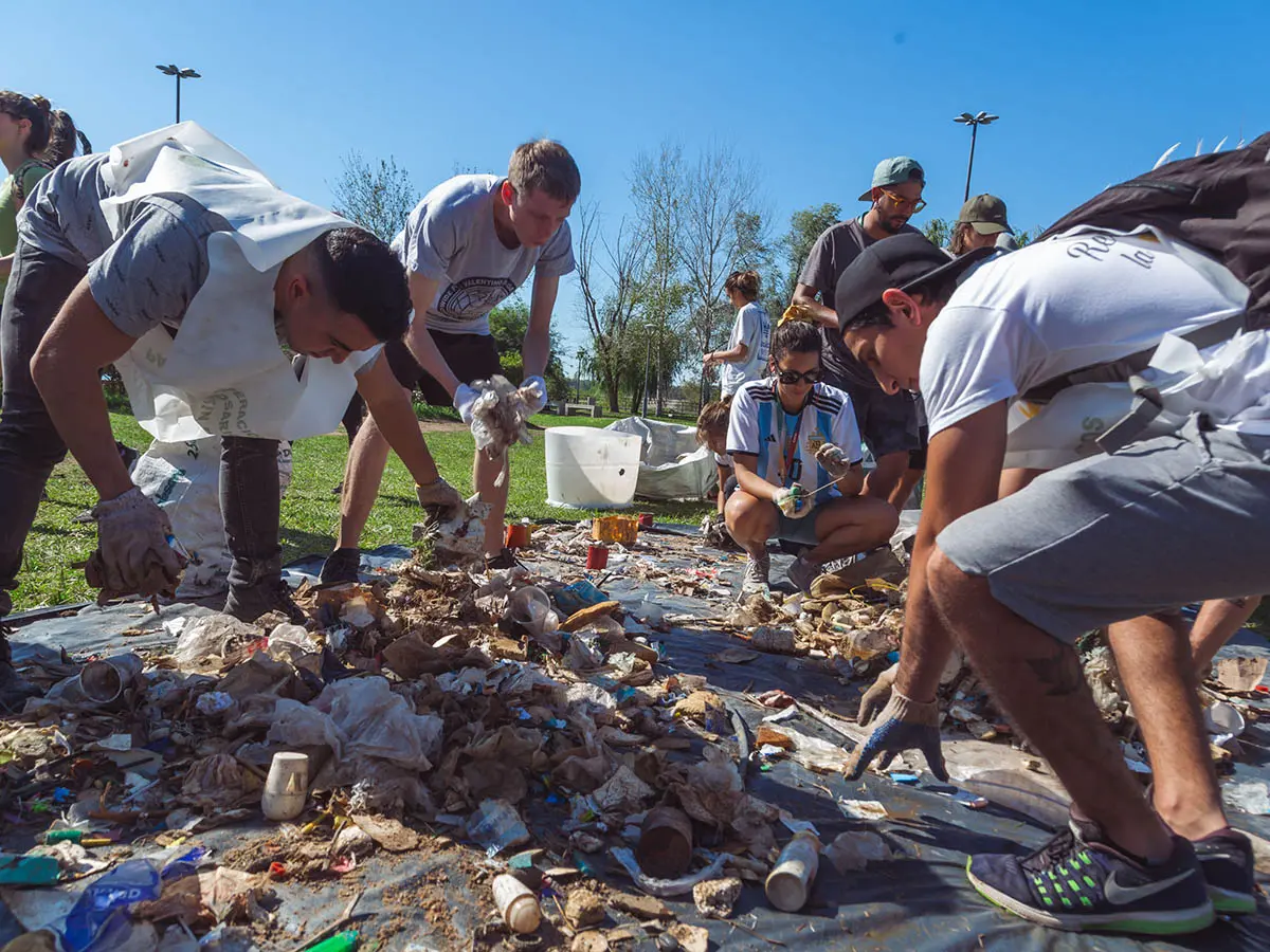 Volunteers sorting recovered waste on the Paraná shoreline